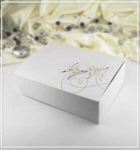 Svatební krabička na výslužku perleťová vzor motýl (18